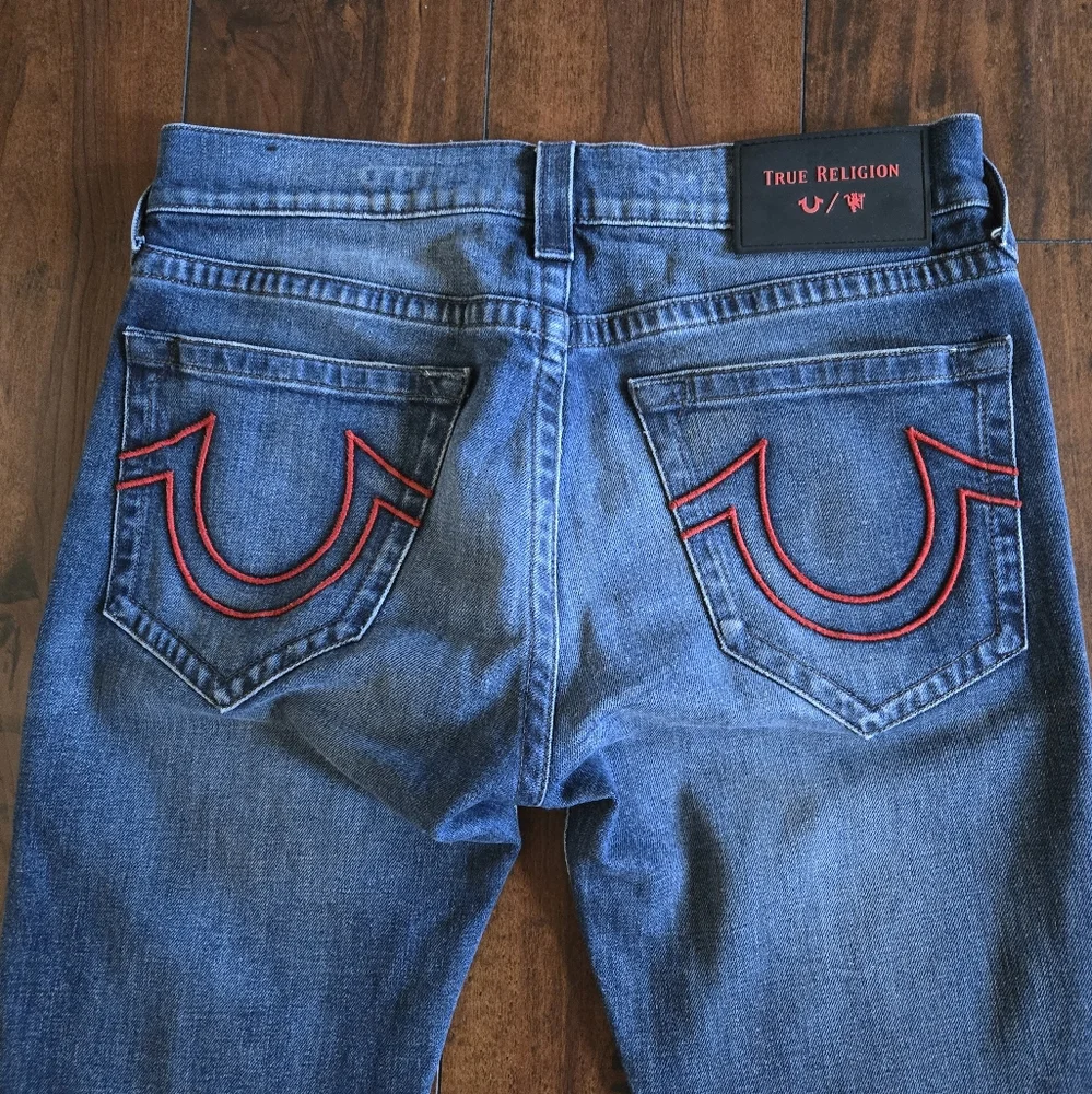 True Religion Men's Denim Manchester United Rocco SE Red Stitch Jeans Size 32